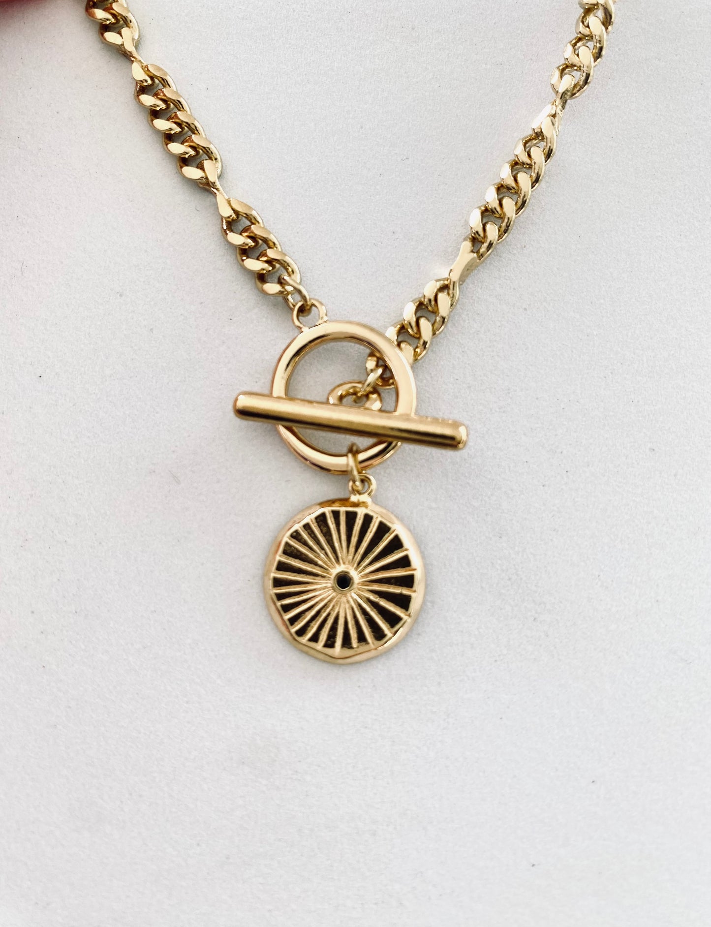 Nateo O Clasp Gold Choker Necklace with Coin Pendant