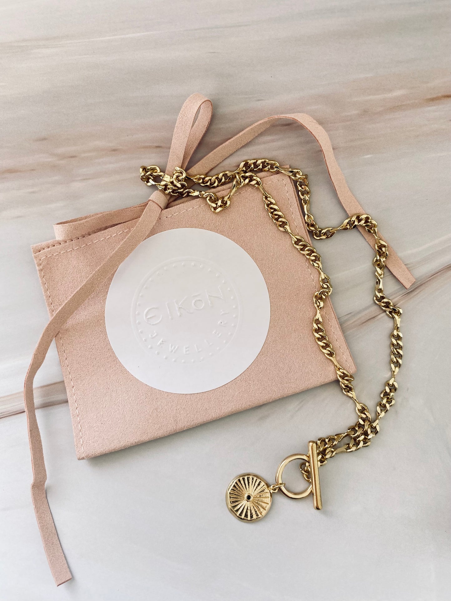 Nateo O Clasp Gold Choker Necklace with Coin Pendant