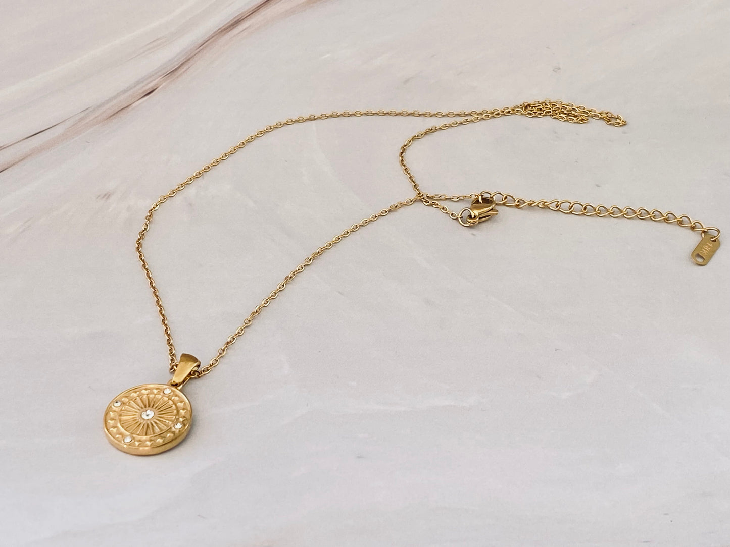 Tres Gold Necklace with Coin Pendant
