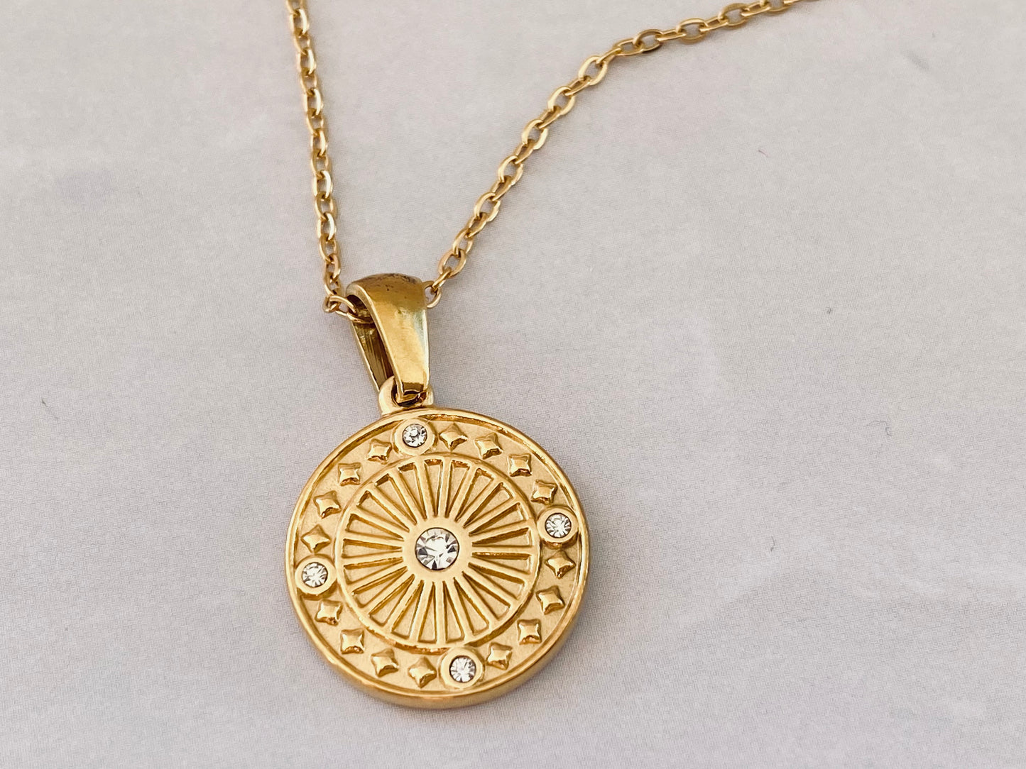Tres Gold Necklace with Coin Pendant