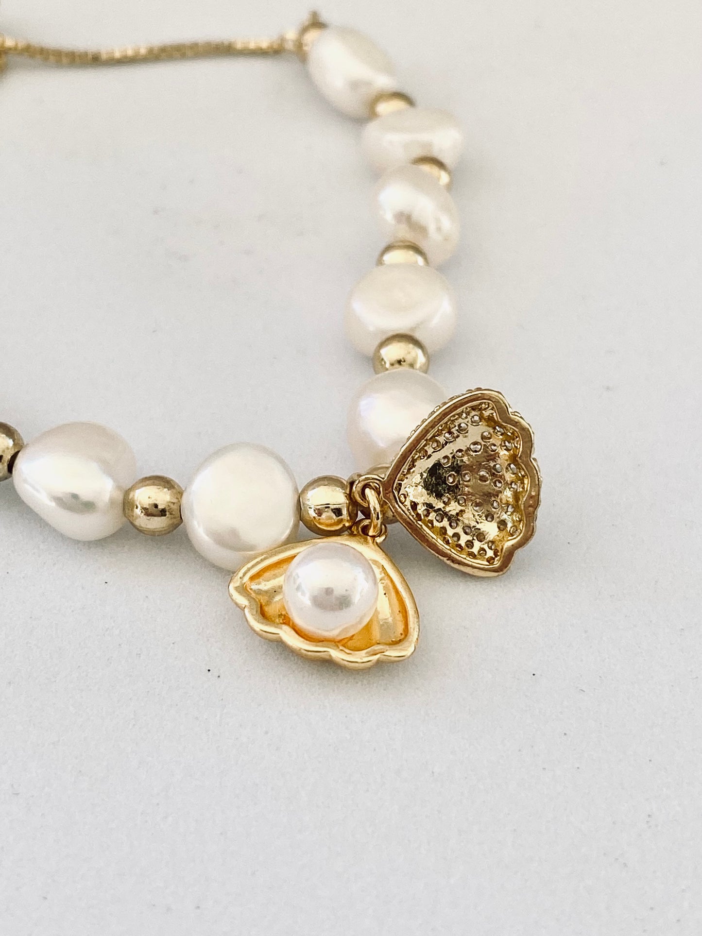 Mersai Pearl Bracelet with Gold Chain