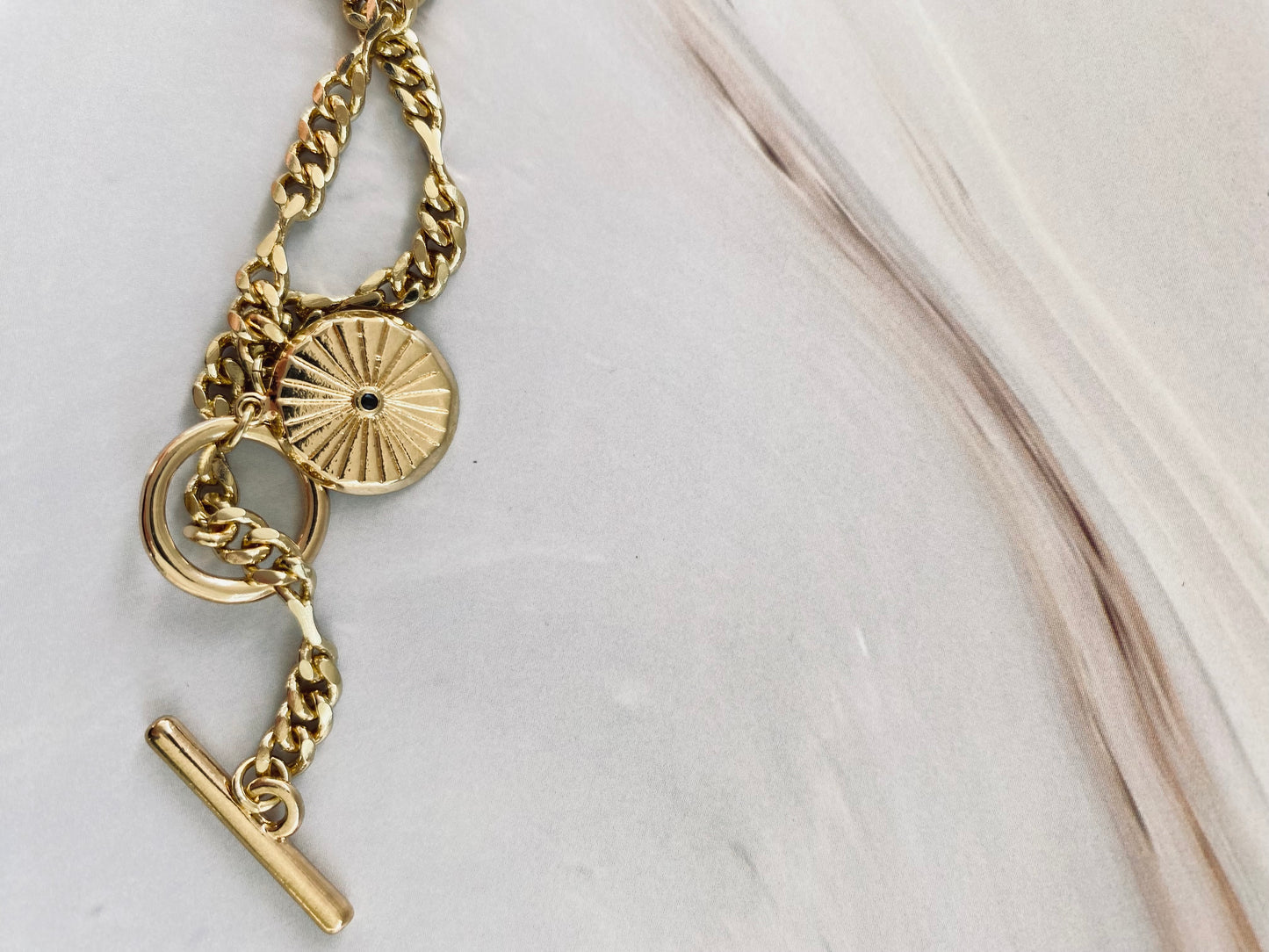 Nateo O Clasp Gold Choker Necklace with Coin Pendant