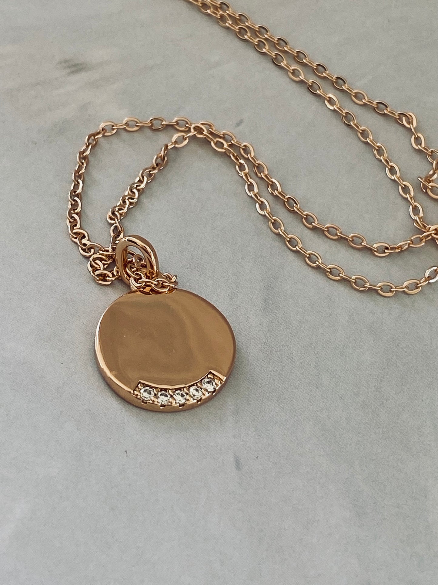 Londen Rose Gold Necklace with Coin Pendant