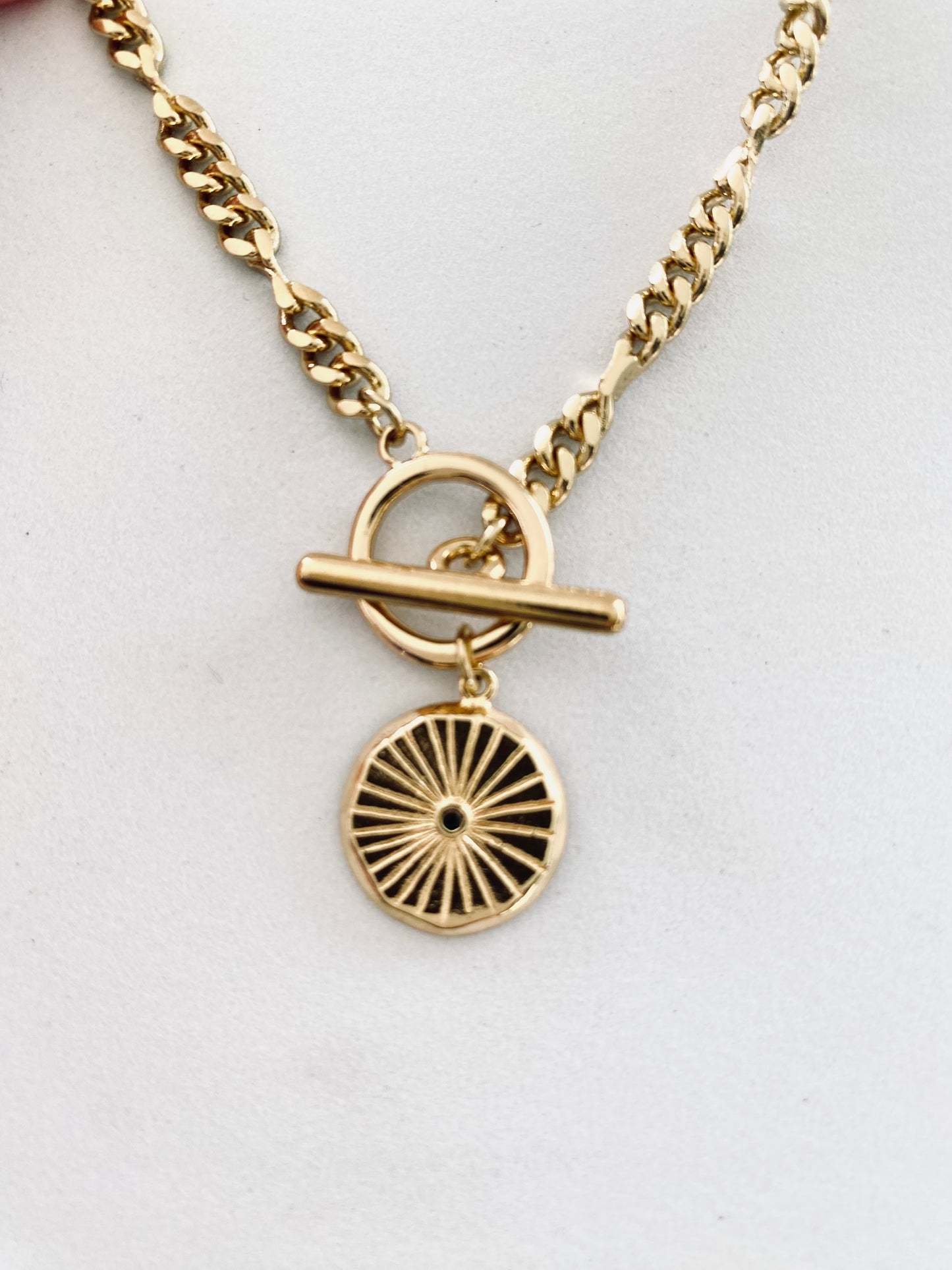 Nateo O Clasp Gold Choker Necklace with Coin Pendant