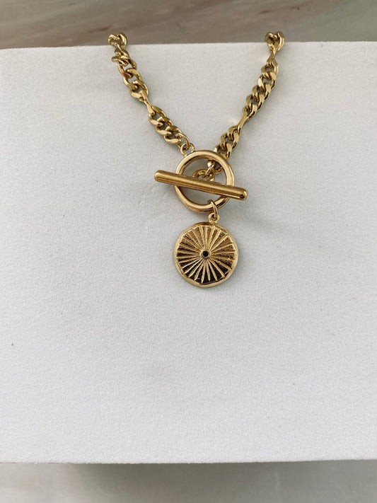 Nateo O Clasp Gold Choker Necklace with Coin Pendant