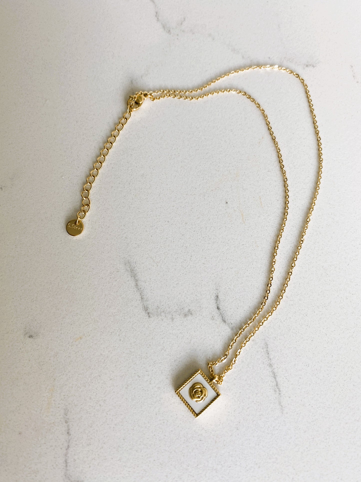 Sian Square Shell Necklace